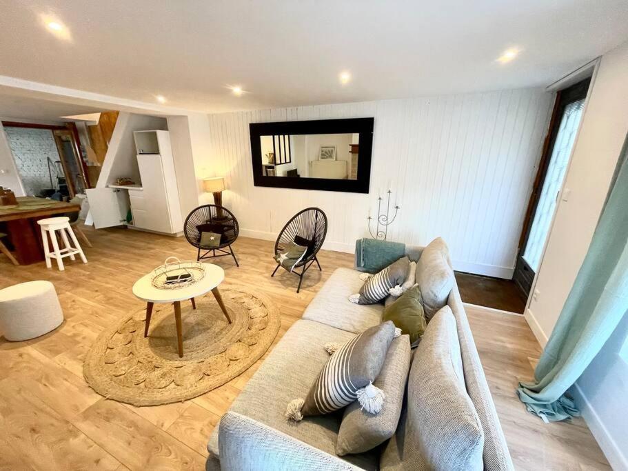Maison A Petit Philippe .1mn De La *